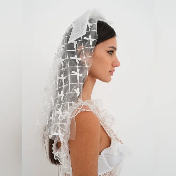 ? ? For Love and Lemons Fiorella Veil ? ? ? For Love and Lemons Fiorella Veil ? main image 3